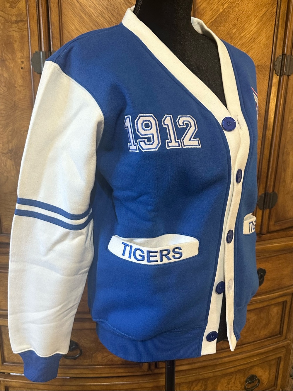TSU Tigers Tennessee State Univer Embroidered Varsity Cardigan XS Fits Women’s M - Picture 4 of 15